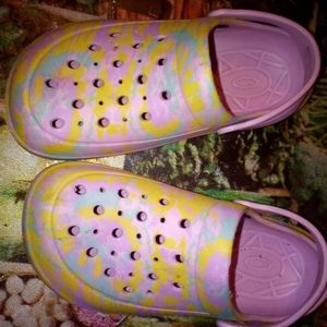 Girls lilac crocs